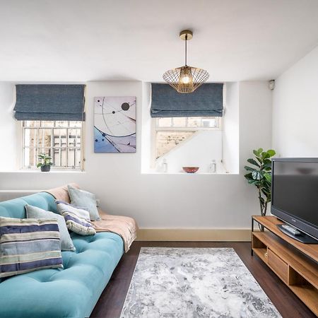 Riverside 1 Bed Basement Flat Near Hampton Court Palace East Molesey Exterior foto