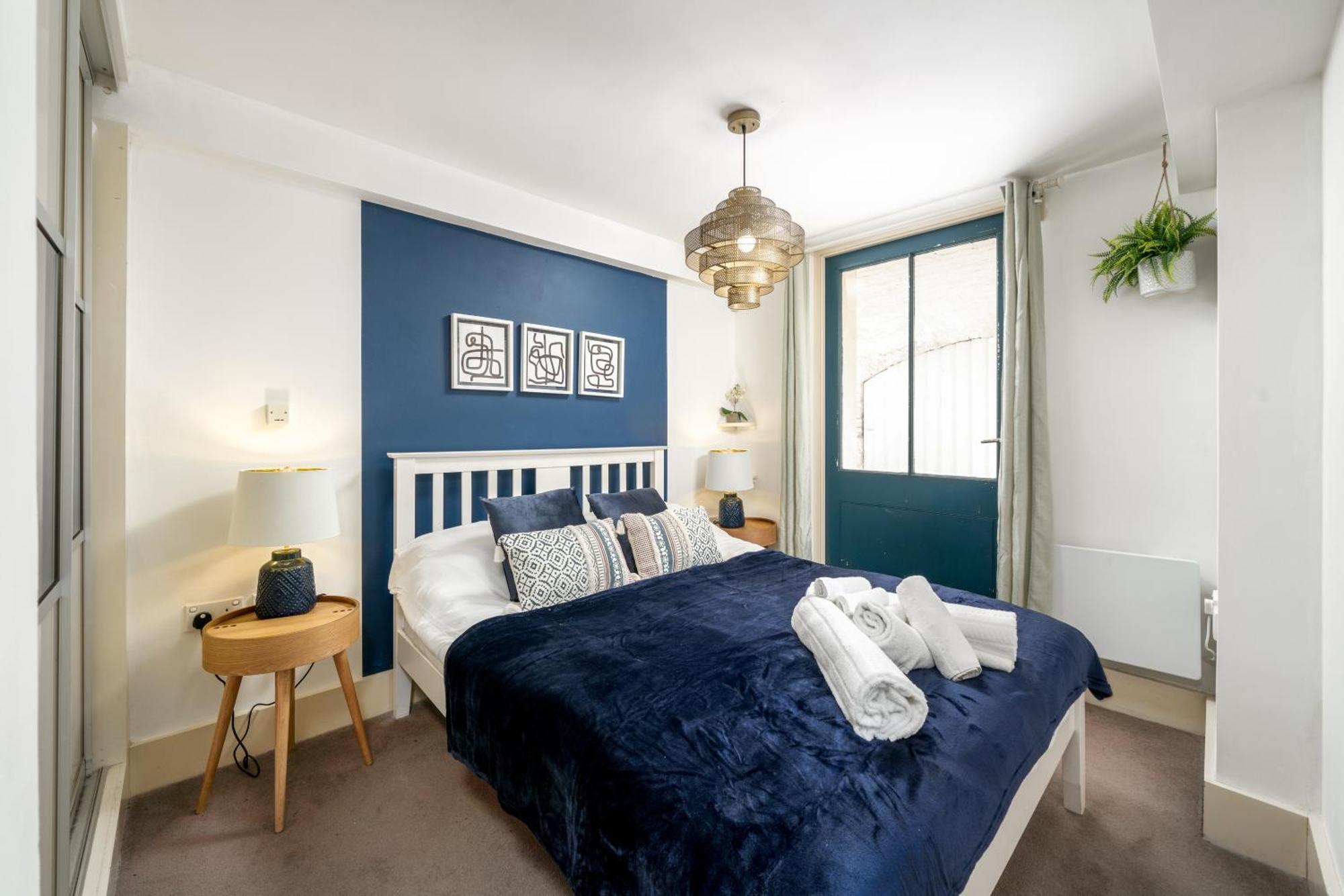 Riverside 1 Bed Basement Flat Near Hampton Court Palace East Molesey Exterior foto